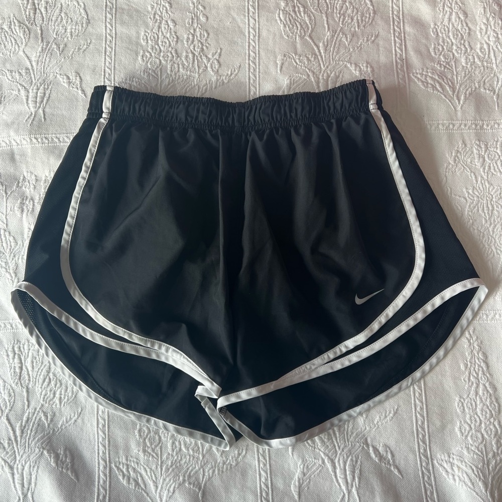 women’s Nike tempo black shorts with white strip size medium